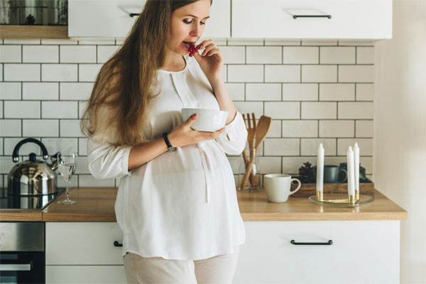 गर्भवती महिलाएं को क्या खाना चाहिए और क्या नई खाना चाहिए 